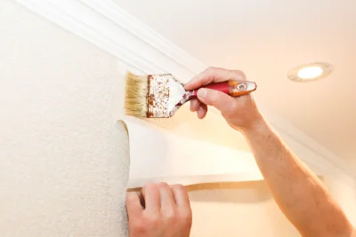 Pose de papier peint à Riquewihr — revêtements muraux et toiles de verre